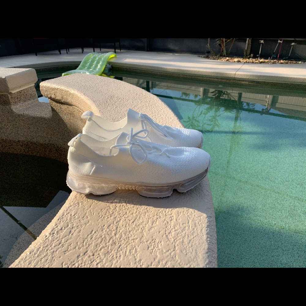 Brand new white Shoesido tennis shoes